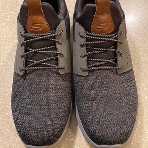 Mens size 11- Sketchers sneaker- LIKE NEW